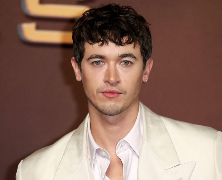 Tom Blyth Height: How Tall Is the Hunger Games and People We Meet on Vacation Star? tom blyth height